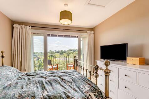 Bedrooms &amp; Bathrooms