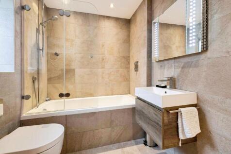 Annex Family Bathroom