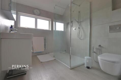 family bathroom.jpg