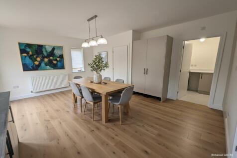 Kitchen/Dining area