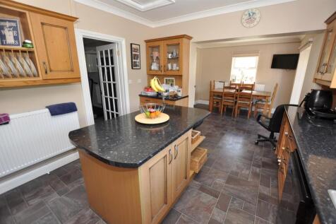 Kitchen/dining/family room