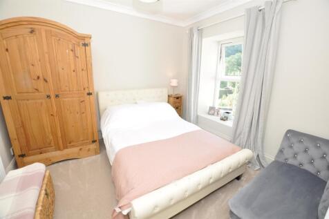 Rear bedroom 1