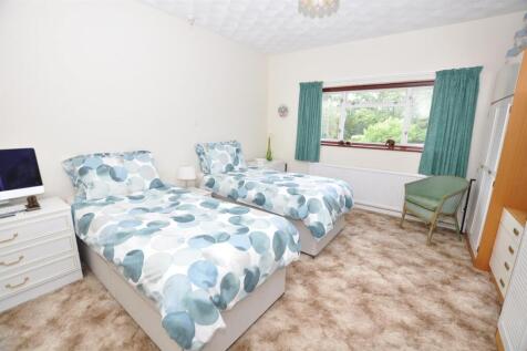 Rear bedroom