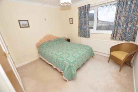 Front bedroom 2