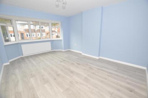 Front bedroom 2