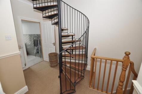 Landing mezzanine level