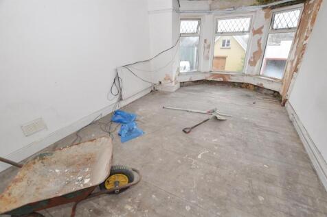 Front bedroom 3