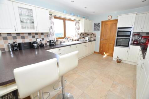 Kitchen/dining/family room