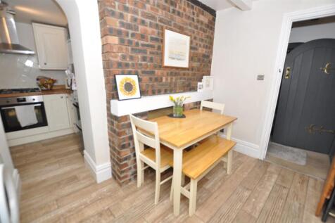 Kitchen/breakfast room separated into 2 parts