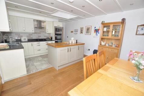 Open plan kitchen/dining room