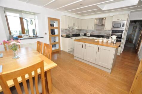Open plan kitchen/dining room