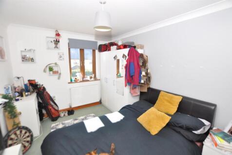 Rear bedroom 2