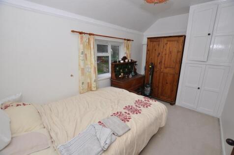 Rear bedroom