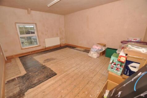 Rear bedroom 4
