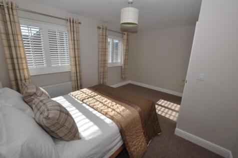 Front bedroom 2
