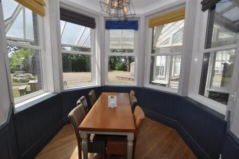 Dining room/Bar area