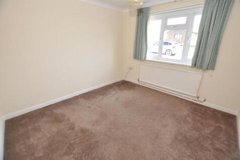 Front bedroom 3
