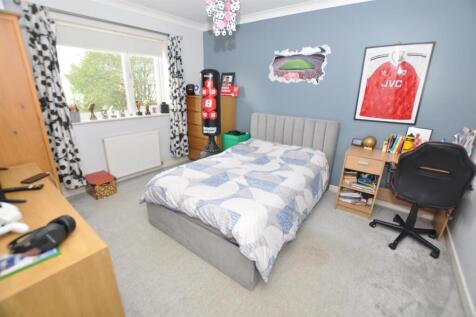 Rear bedroom 2