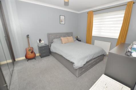 Front bedroom 1