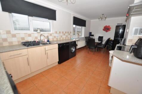 Open plan kitchen/dining room