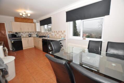 Open plan kitchen/dining room