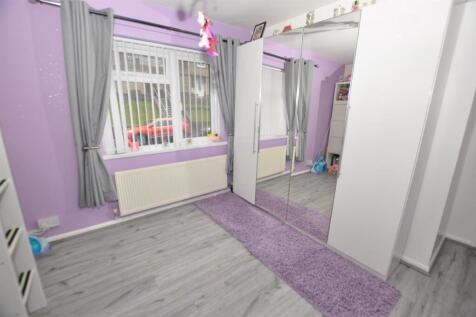 Front bedroom 1