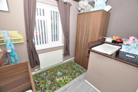 Front bedroom 2