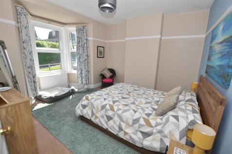 Front bedroom 2