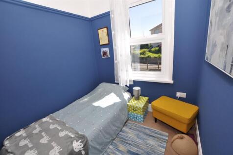 Front bedroom 3