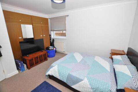 Front Bedroom 2 L Shaped