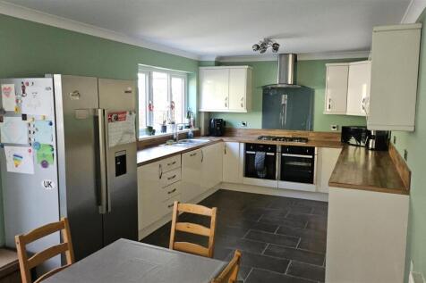 Kitchen02.jpg