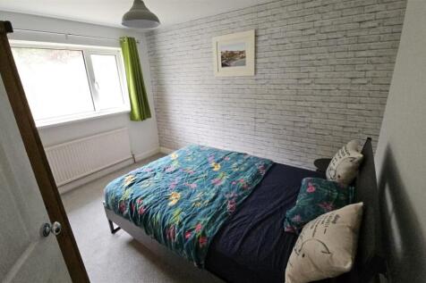 Rear_Bedroom_2.jpg