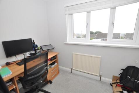 Front bedroom 4
