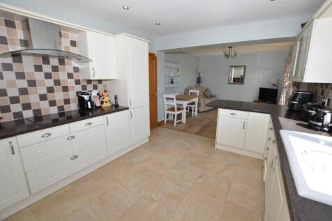Kitchen/dining/family room