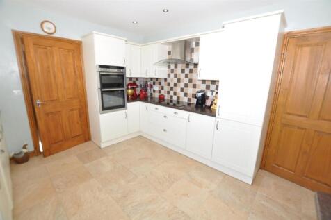 Kitchen/dining/family room