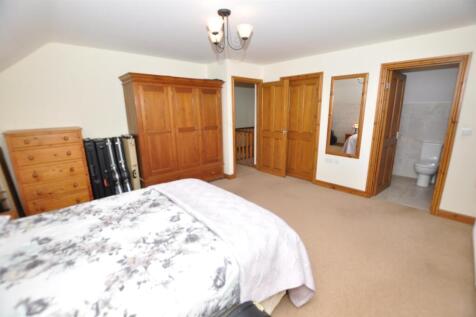 Master bedroom 2 with En-suite