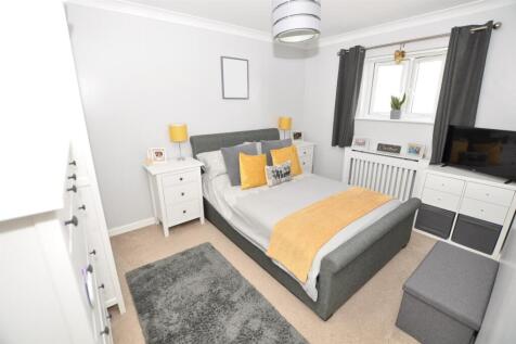 Front Bedroom 2: