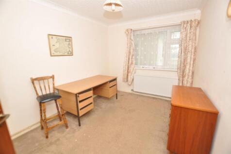 Rear bedroom 2