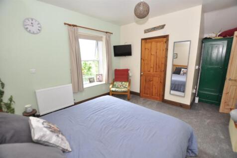 Front bedroom 1