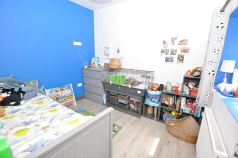 Front bedroom 2
