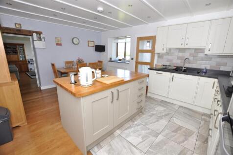 Open plan kitchen/dining room