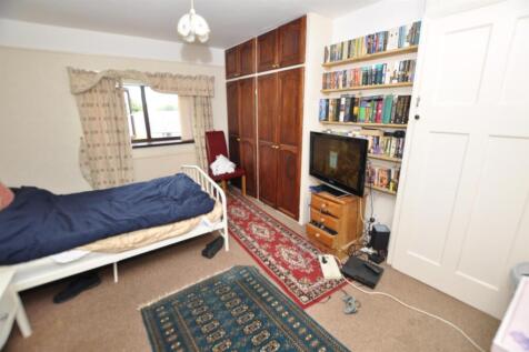 Rear bedroom 2