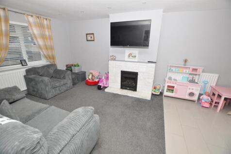 Lounge/Kitchen/Dining room which is ¿L¿ shaped