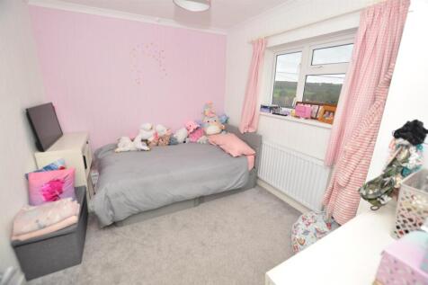 Front bedroom 3