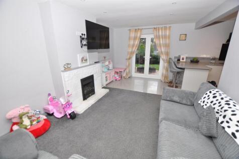 Lounge/Kitchen/Dining room which is ¿L¿ shaped