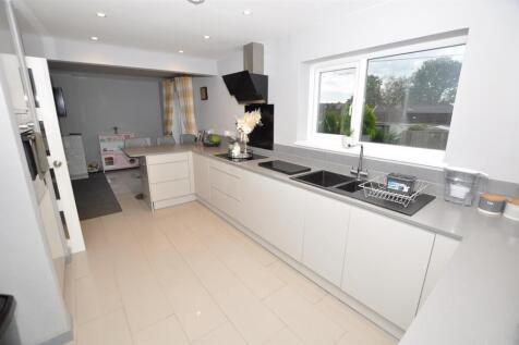 Lounge/Kitchen/Dining room which is ¿L¿ shaped
