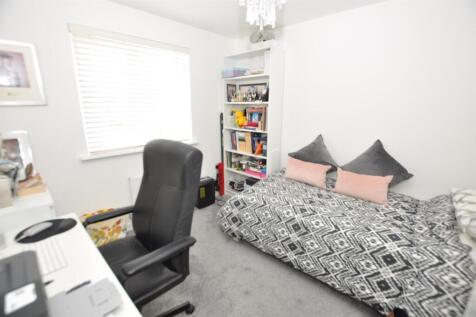 Front Bedroom 4