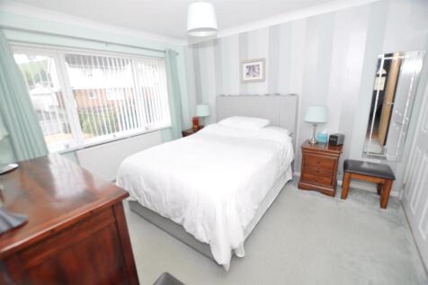 Front bedroom 2