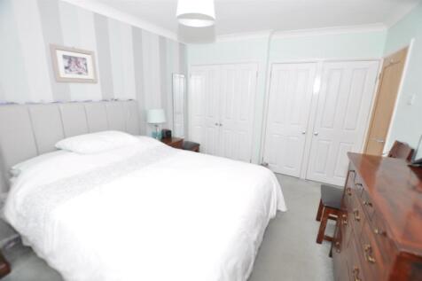 Front bedroom 2