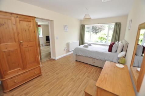 Front bedroom 3